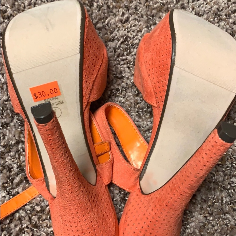 Pumps - Picture 3 of 4